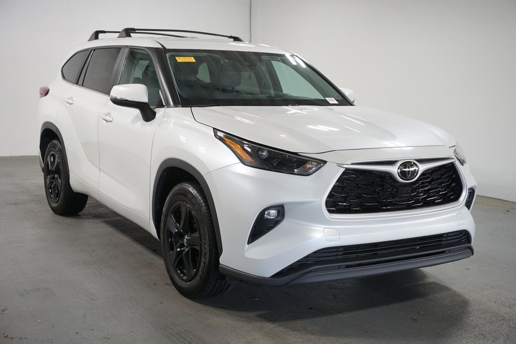 Thumbnail: 2023 Toyota Highlander - 3