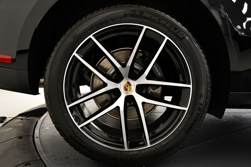 Thumbnail: 2025 Porsche Macan - 18