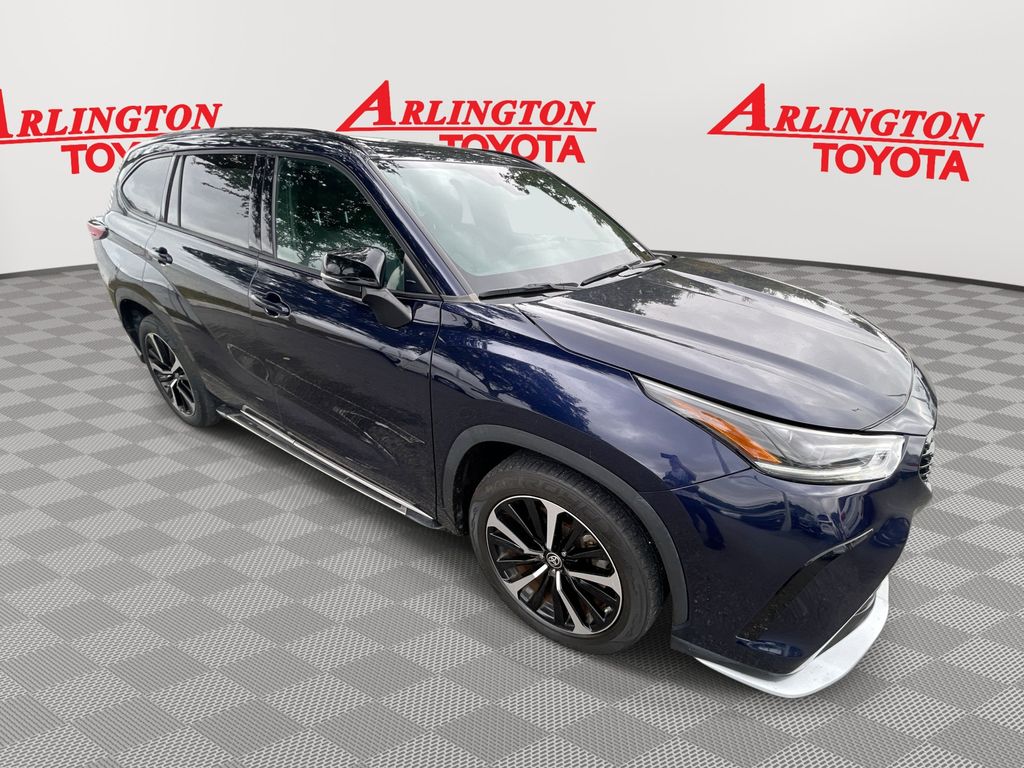 2022 Toyota Highlander XSE's photo