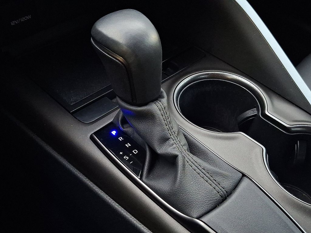 Thumbnail: 2021 Toyota Camry - 14