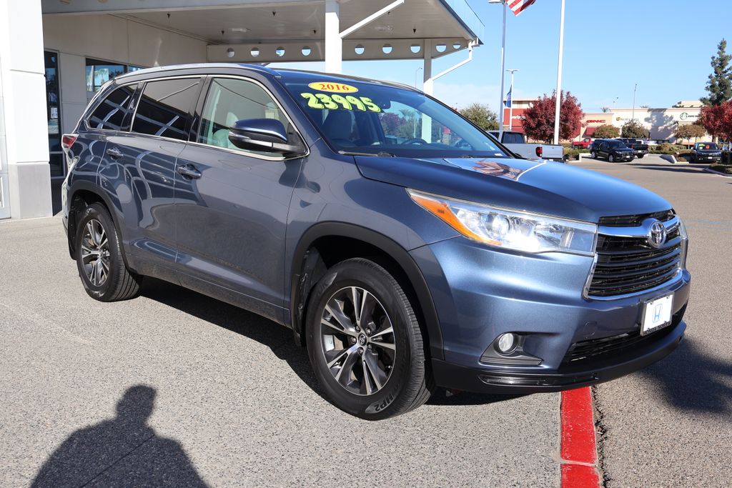 2016 Toyota Highlander XLE 3