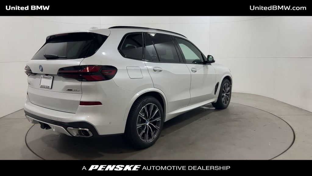 2025 BMW X5 xDrive50e 8