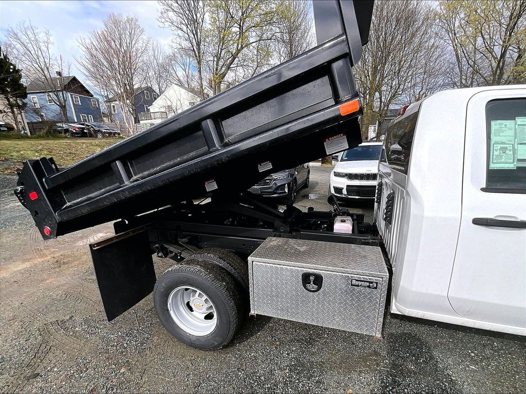 2026 Chevrolet Silverado 3500HD — photo 15