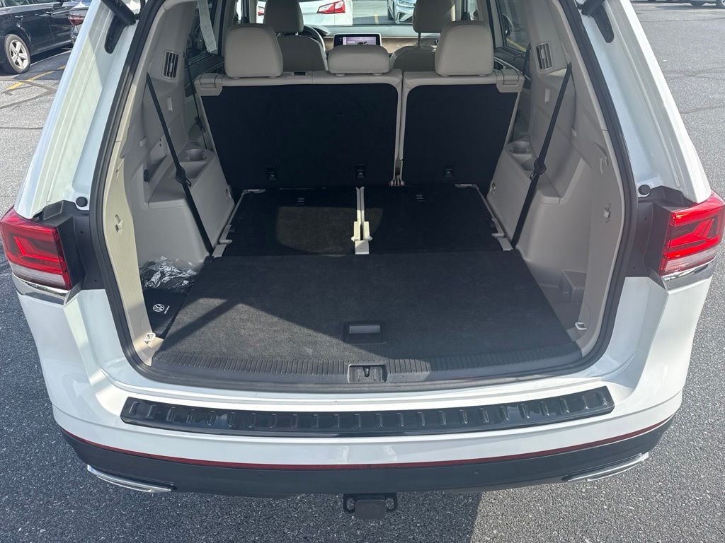 2024 Volkswagen Atlas 2.0T SE w/Technology White at South Hills CDJR