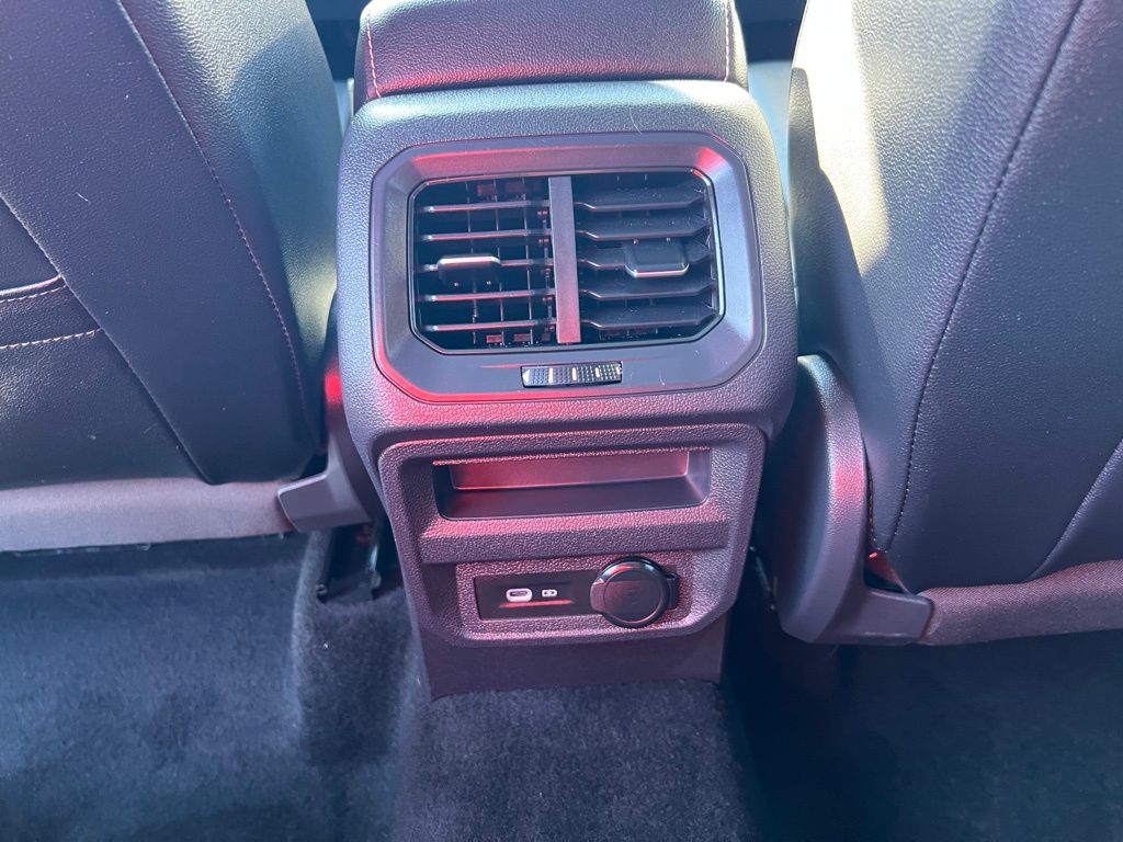 Thumbnail: 2022 Volkswagen Tiguan - 30