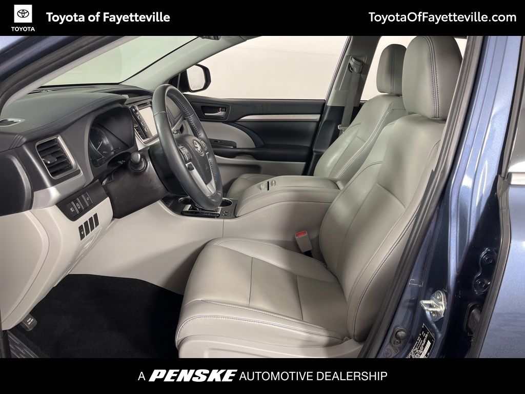 Thumbnail: 2019 Toyota Highlander - 25