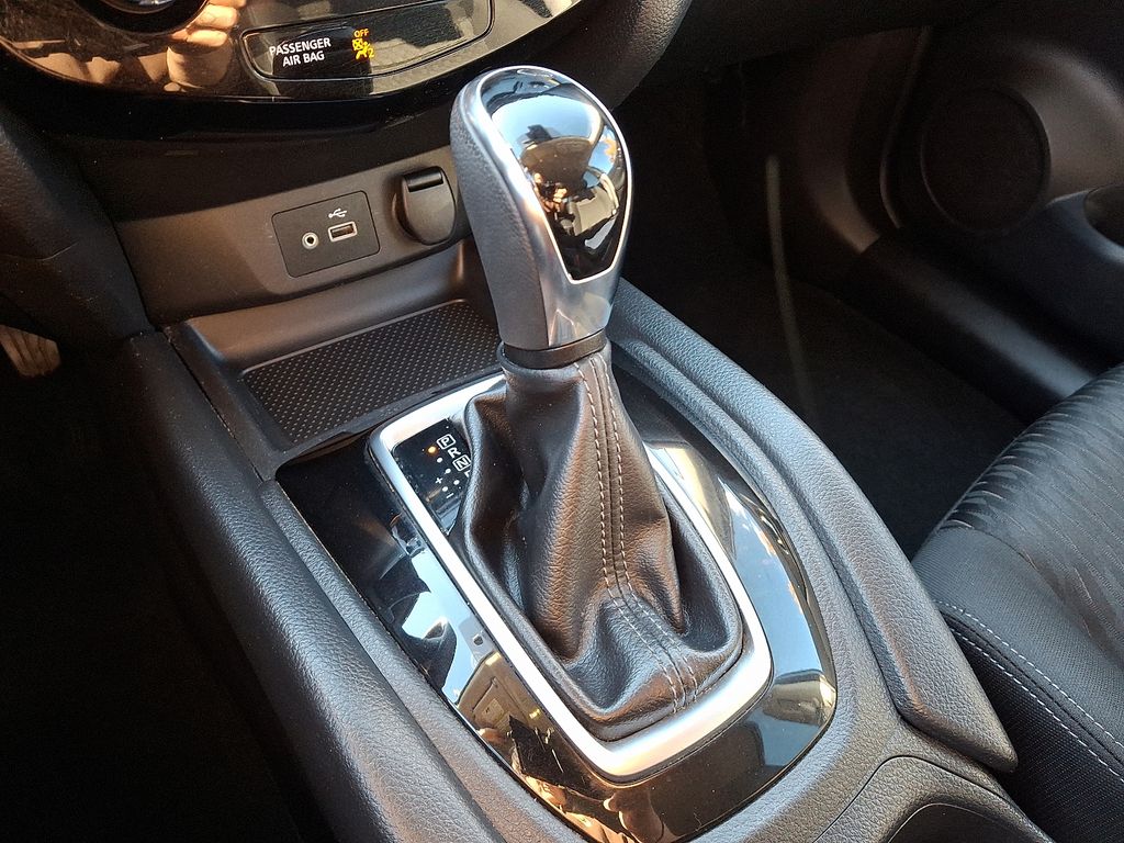 Thumbnail: 2020 Nissan Rogue - 15