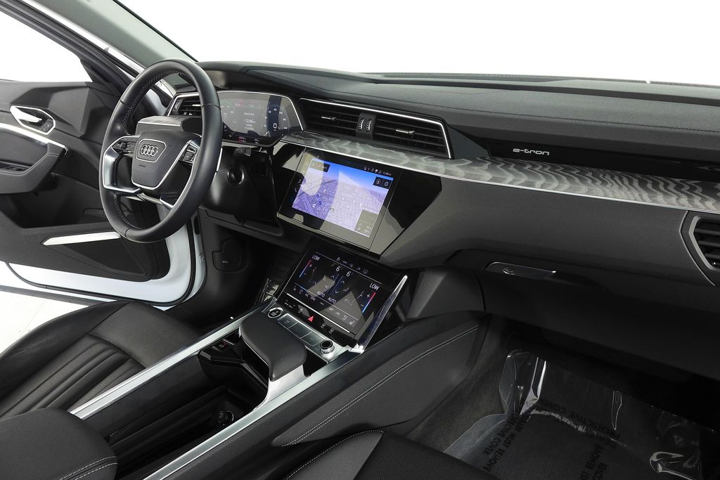 Thumbnail: 2024 Audi Q8 e-tron - 13