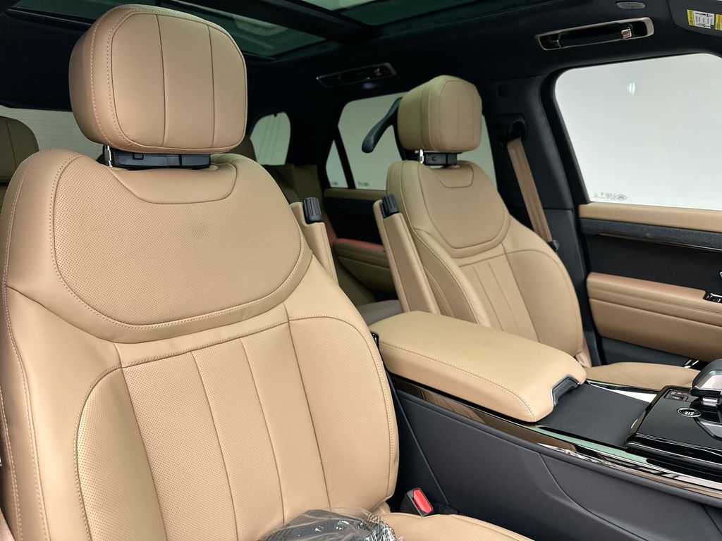 Thumbnail: 2025 Land Rover Range Rover Sport - 6