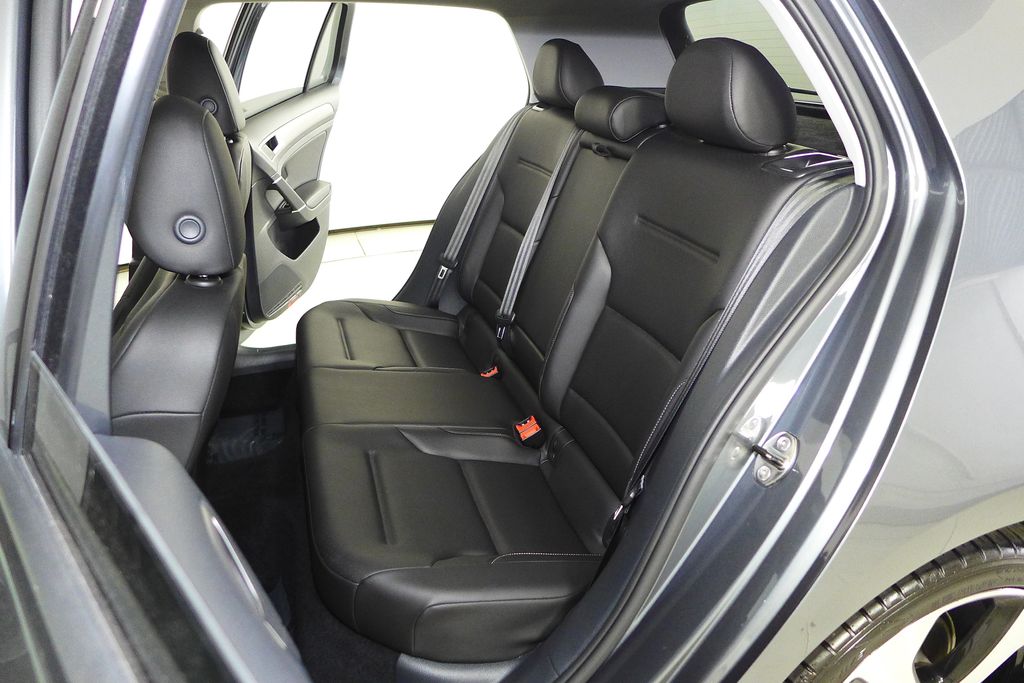 Thumbnail: 2017 Volkswagen Golf - 21