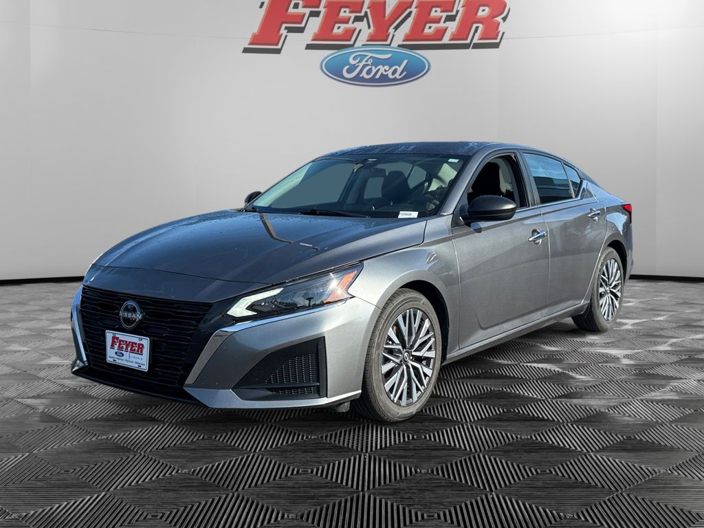 Gray (Gun Metallic) 2024 Nissan Altima Sedan Front-Wheel Drive Continuously Variable Transmission