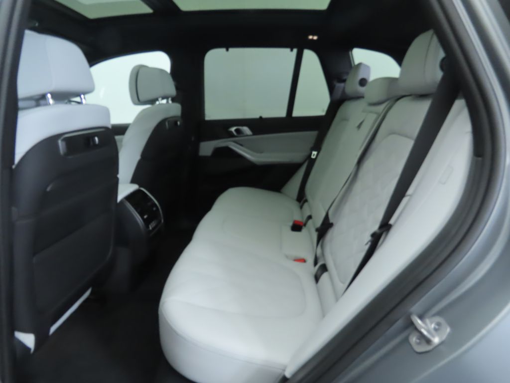 Thumbnail: 2026 BMW X5 - 22