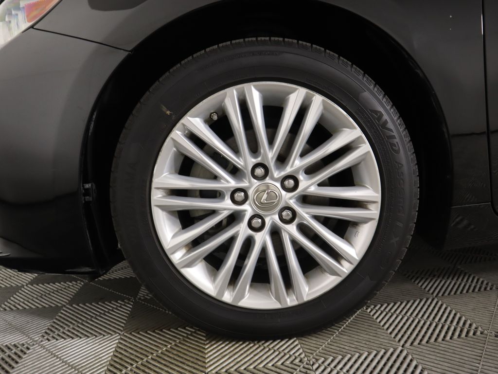 Thumbnail: 2015 Lexus ES - 31