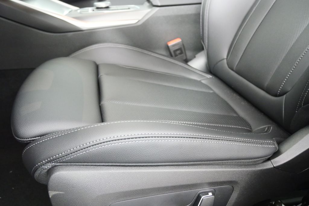 Thumbnail: 2026 BMW 3 Series - 10