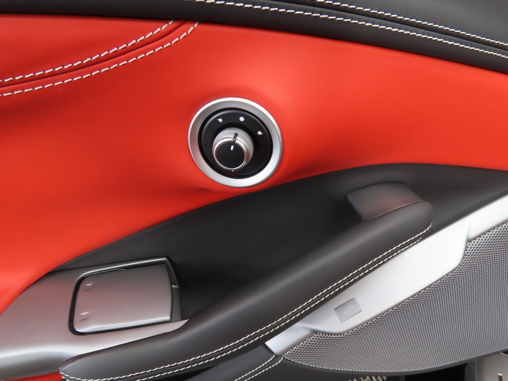 2019 Ferrari Portofino  30