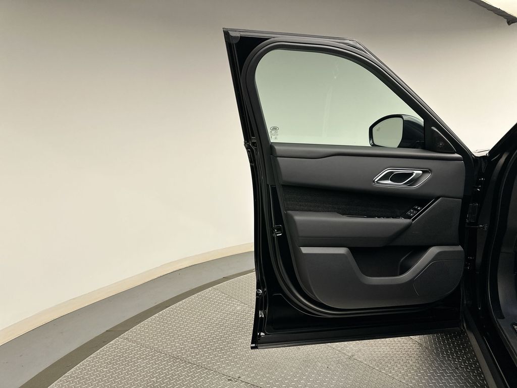 2026 Land Rover Range Rover Velar Dynamic SE 8