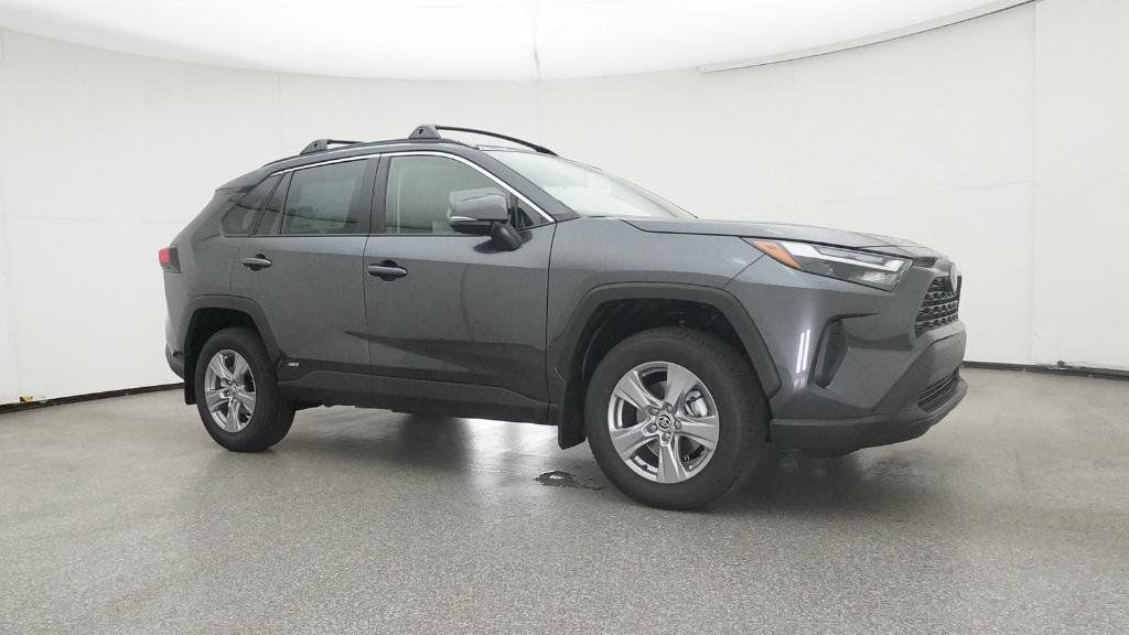 2025 Toyota RAV4 XLE 21