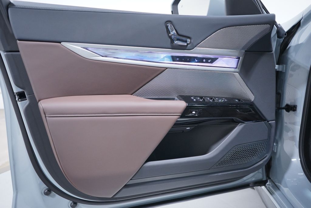 Thumbnail: 2026 BMW 7 Series - 14