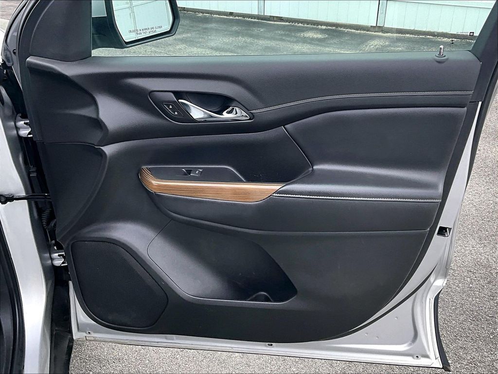 2019 GMC Acadia — photo 12