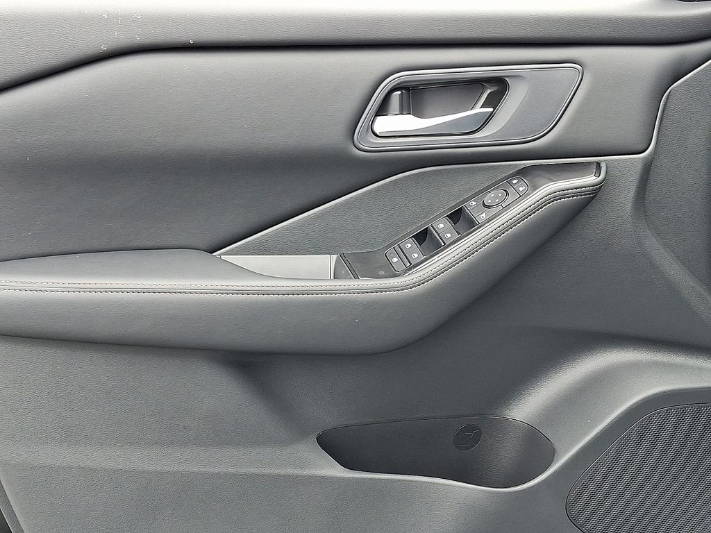 2026 Nissan Rogue — photo 8