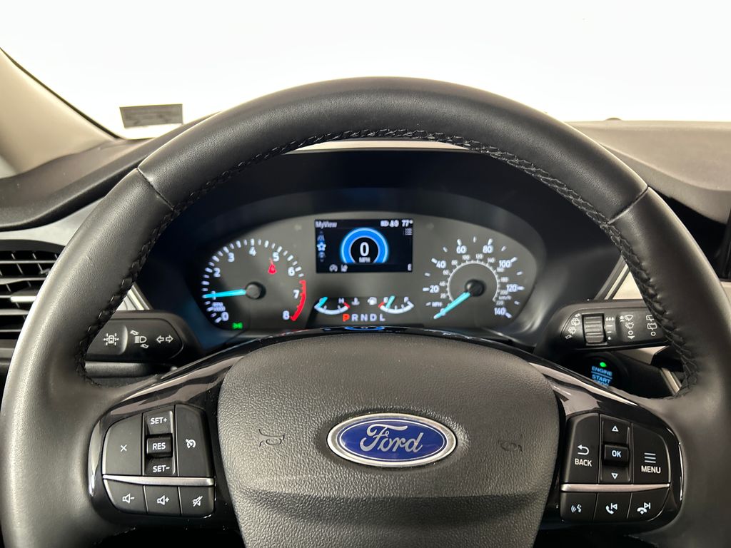 Used 2021 Red Ford SE image 13