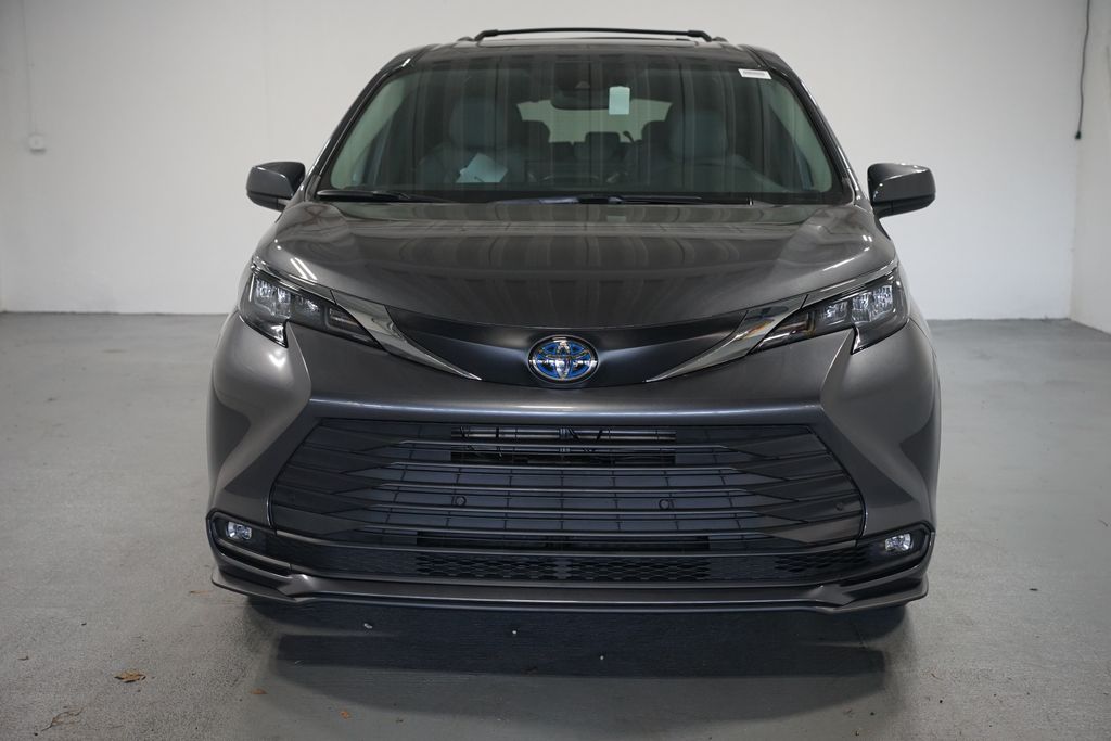 Thumbnail: 2025 Toyota Sienna - 2