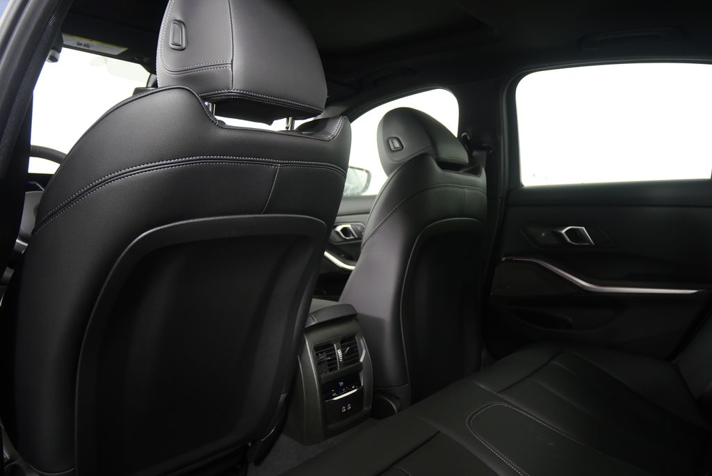 Thumbnail: 2026 BMW 3 Series - 17