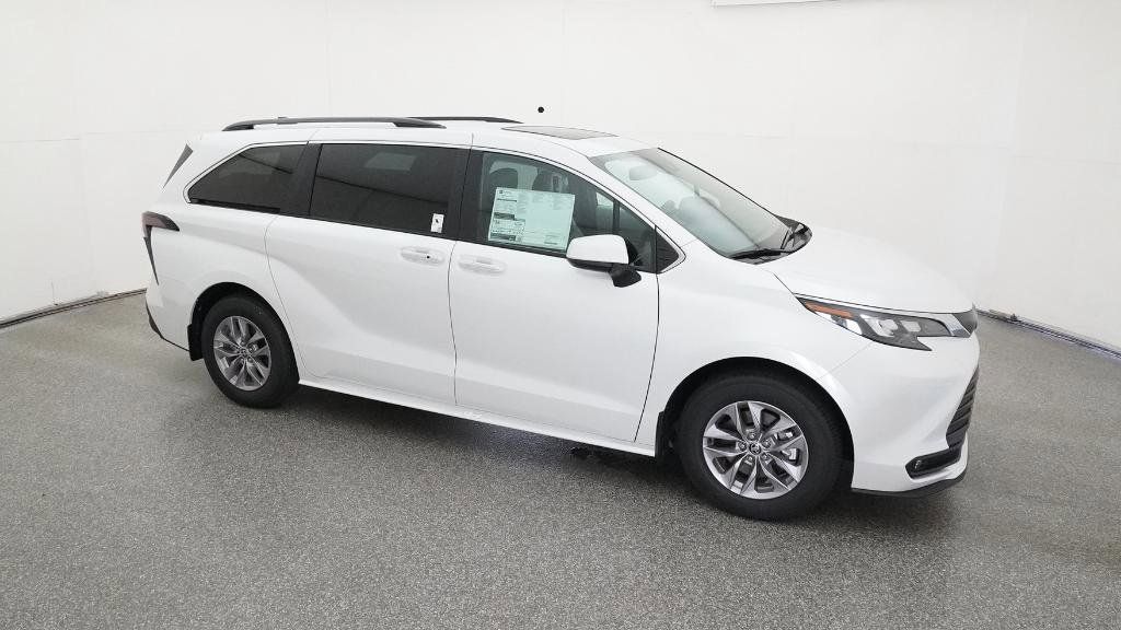 Thumbnail: 2025 Toyota Sienna - 6