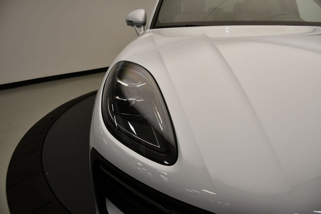 Thumbnail: 2025 Porsche Macan - 14
