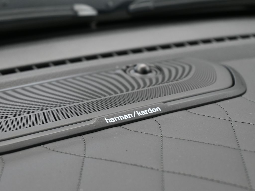 New 2026 Diamond Black Crystal Pearlcoat Ram Limited image 21