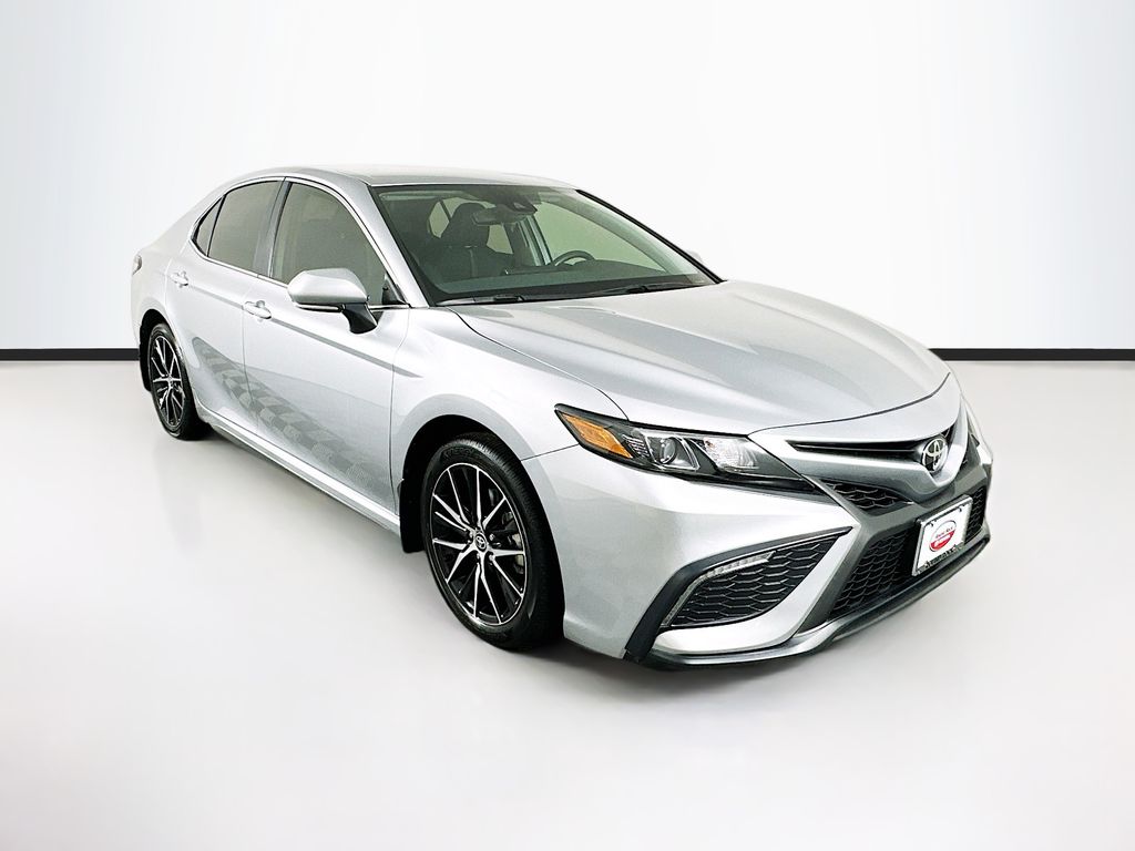 2024 Toyota Camry SE 3