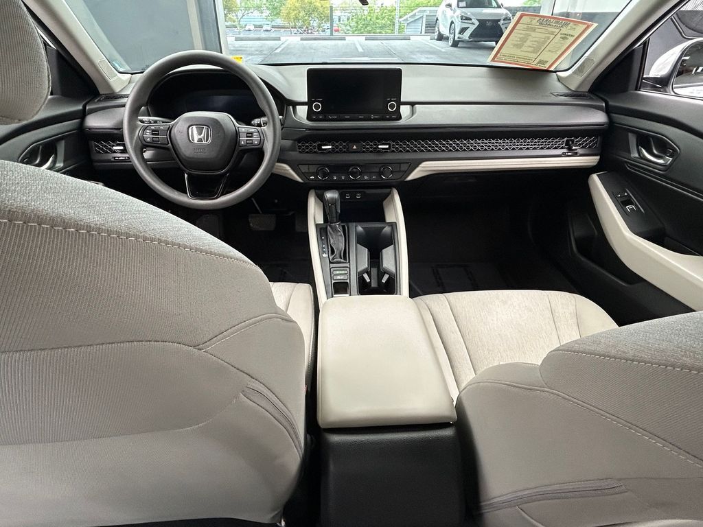 Used 2023 White Honda EX image 38