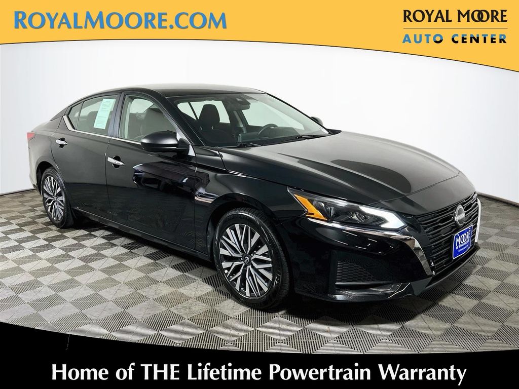 Super Black Clearcoat 2025 Nissan Altima Sedan Front-Wheel Drive Continuously Variable Transmission