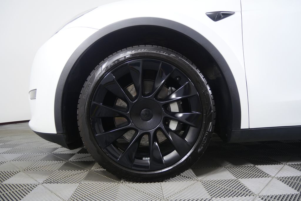 Thumbnail: 2023 Tesla Model Y - 8