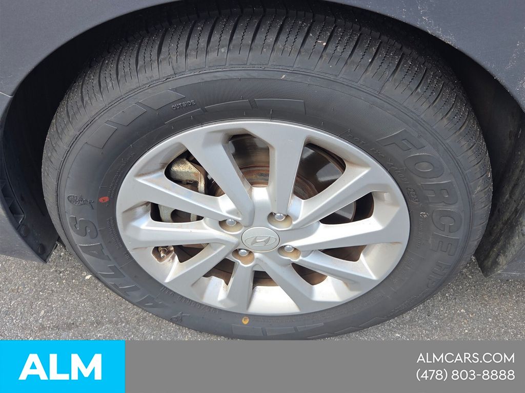 Used 2018 Gray Hyundai SEL image 12