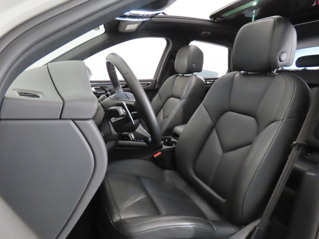 Thumbnail: 2022 Porsche Macan - 5