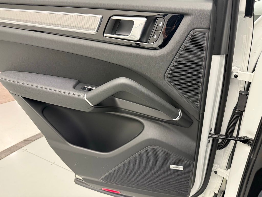 Thumbnail: 2023 Porsche Cayenne - 23