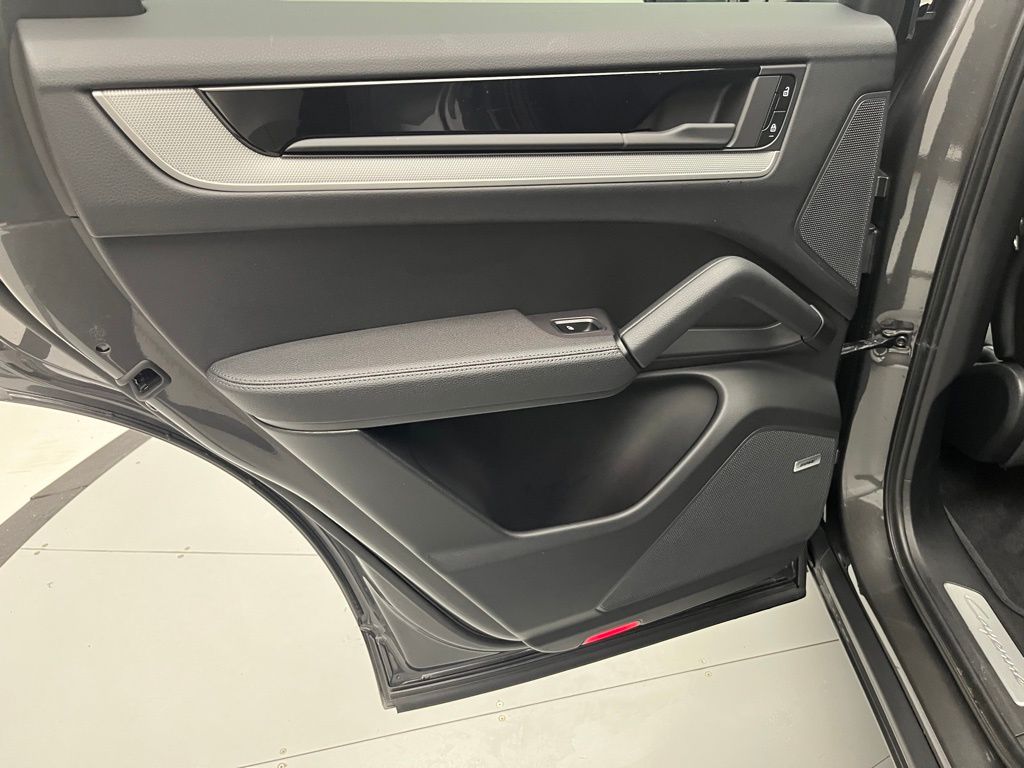 Thumbnail: 2025 Porsche Cayenne - 30