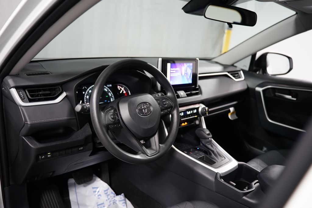 Thumbnail: 2025 Toyota RAV4 - 11