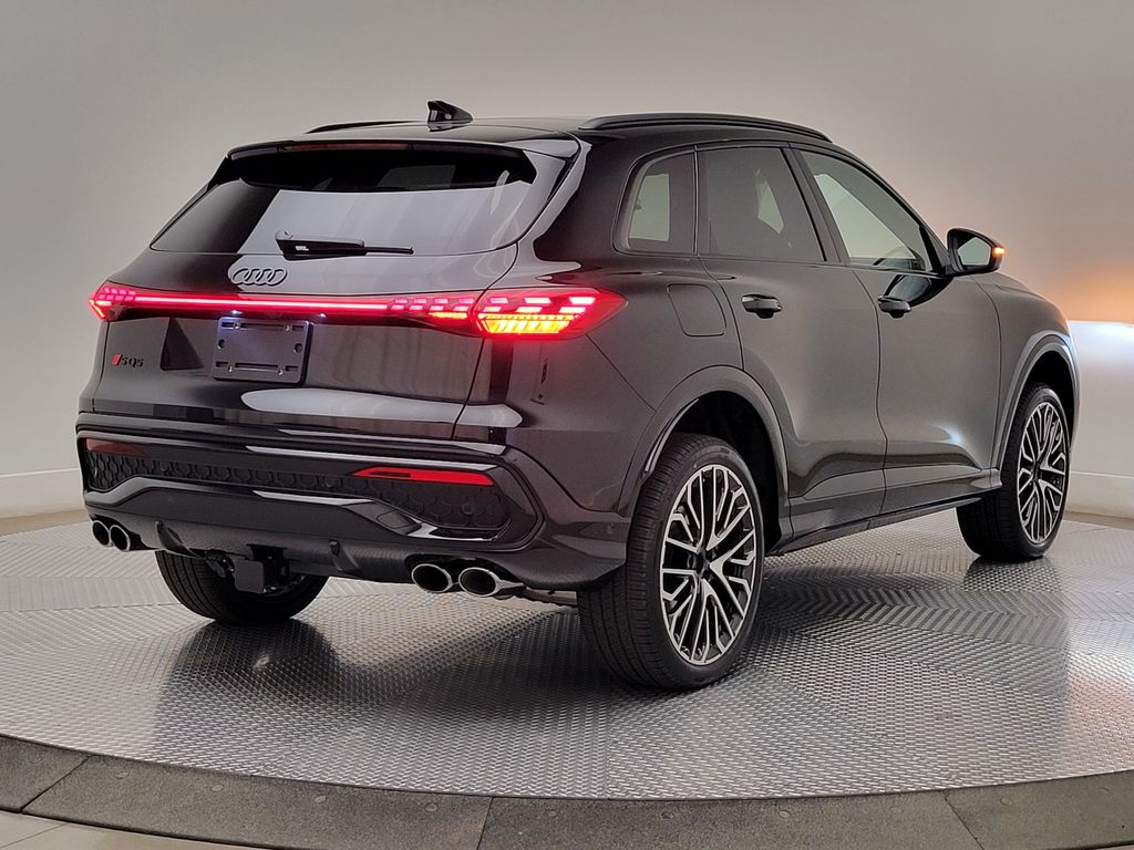 Thumbnail: 2026 Audi SQ5 - 5