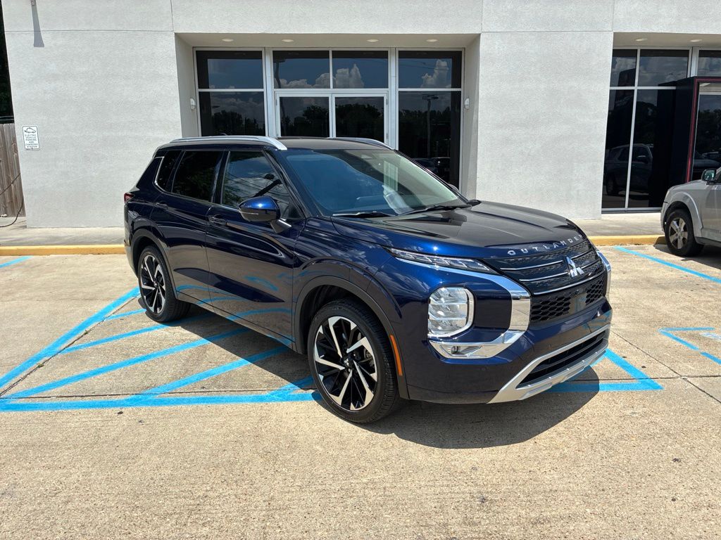 Gray 2022 Mitsubishi Outlander SUV / Crossover Front-Wheel Drive Continuously Variable Transmission