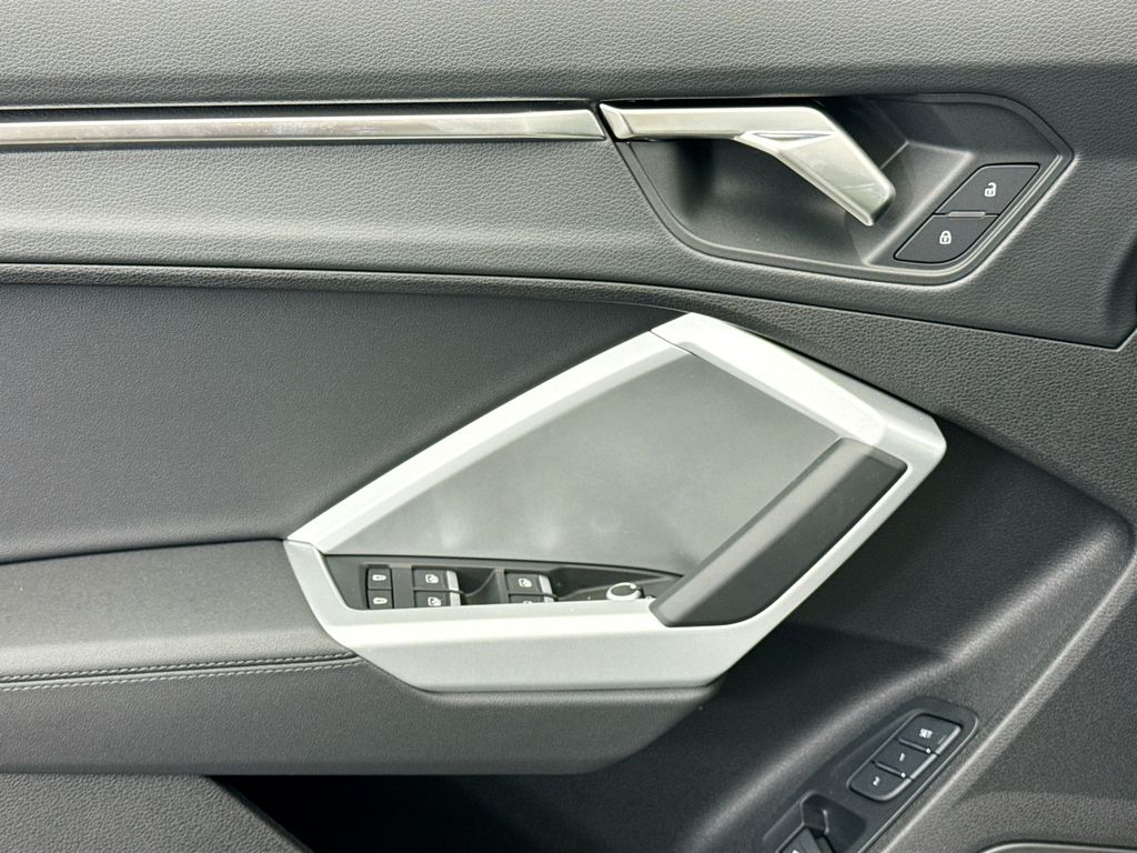 Thumbnail: 2025 Audi Q3 - 21