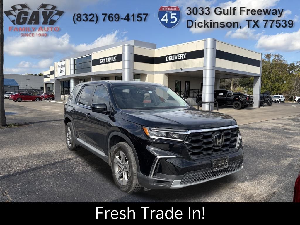 2024 Honda Pilot EX-L FWD with Captains Chairs