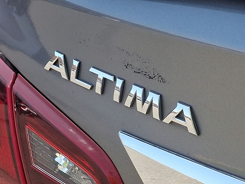 2017 Nissan Altima SR 29