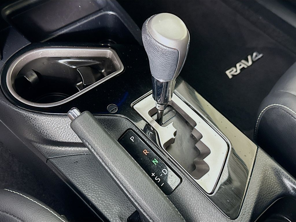 Thumbnail: 2018 Toyota RAV4 - 17