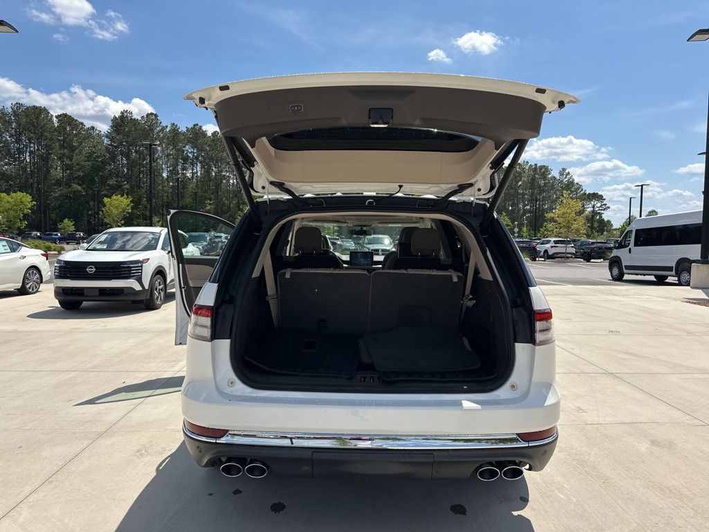 2021 Pristine White Lincoln Aviator Reserve AWD SUV