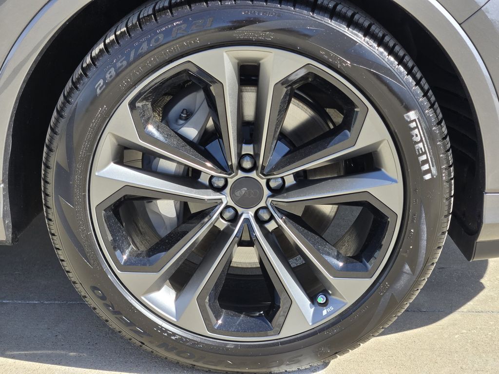 new 2026 Audi Q7 car, priced at $78,410