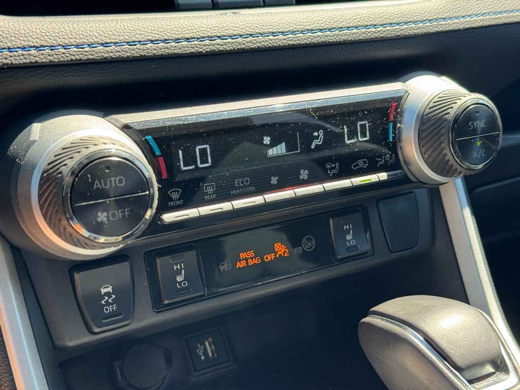 2025 Toyota RAV4 Hybrid XSE Wind Chill Pearl/Midnight Black Metallic - Jim Hudson Acura - Image 30
