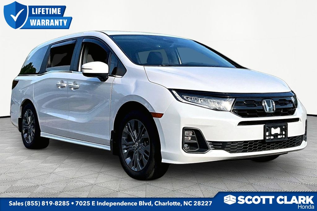 2025 Honda Odyssey Touring's photo