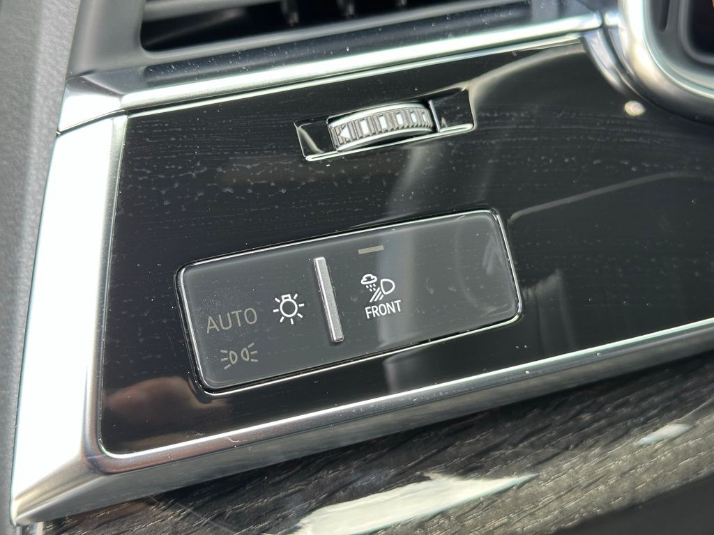 Thumbnail: 2019 Audi Q8 - 16